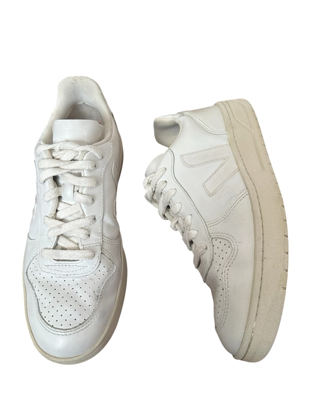 Veja V-10 White Leather Low Top Sneakers
Sustainable Shoes Size 7 - Picture 3 of 16